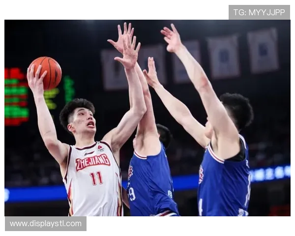 [CBA]予取予求！王哲林强吃余嘉豪打成2+1.