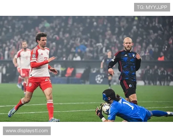 冯托拉因被问拜仁突离草坪现场